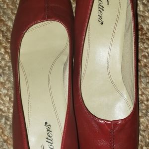 Women Red Trotters low heels  shoes.